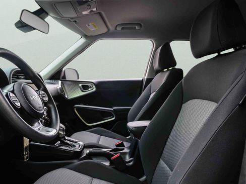 Certified 2025 Kia Soul LX w/ LX Technology Package FWD image 10