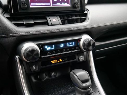 Used 2019 Toyota RAV4 LE w/ All Weather Liner Package AWD/4WD image 21