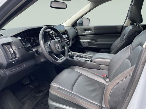 Used 2022 Nissan Pathfinder SL AWD/4WD image 13