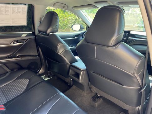 Used 2022 Toyota Camry SE image 19