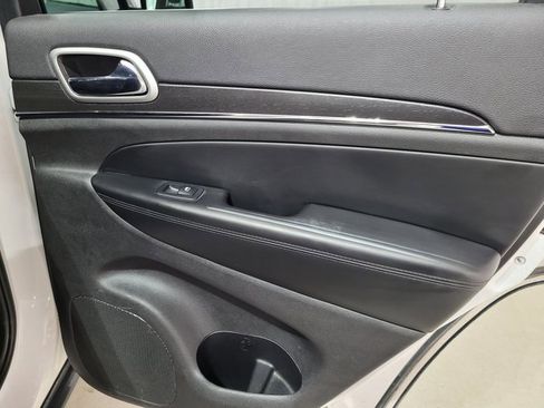 Used 2018 Jeep Grand Cherokee Limited image 54