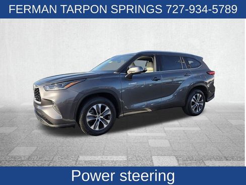 Used 2021 Toyota Highlander XLE image 6