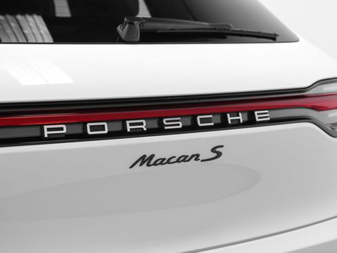 Certified 2025 Porsche Macan S AWD/4WD image 19
