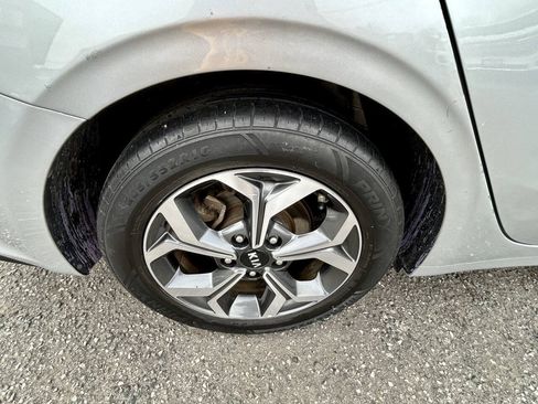 Used 2021 Kia Forte LXS FWD image 32