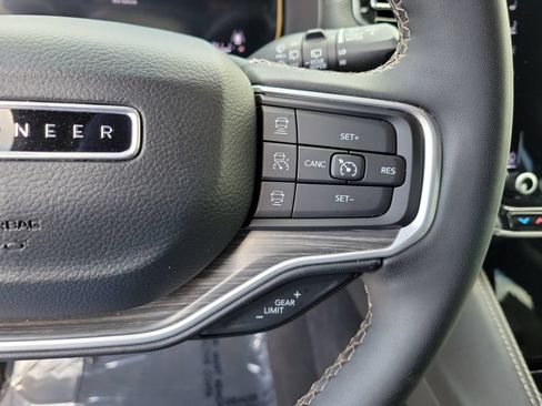 Used 2024 Jeep Wagoneer L Series II w/ Flexible Seating Group AWD/4WD image 25