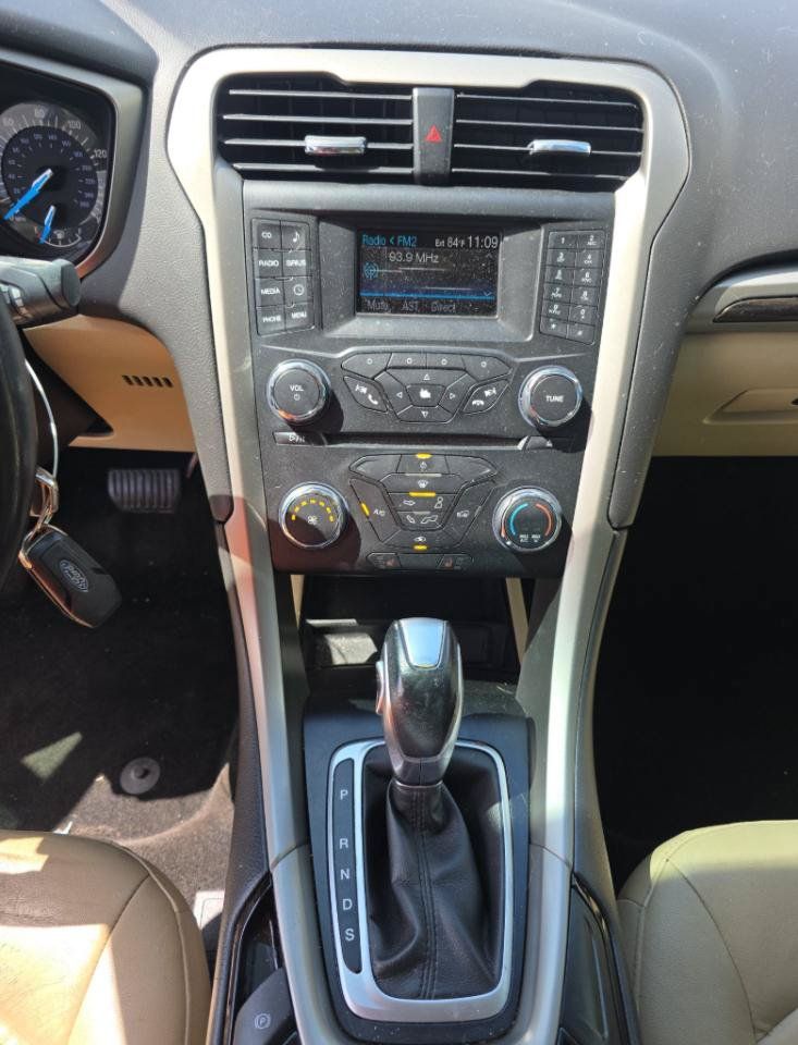 Used 2013 Ford Fusion SE FWD image 10