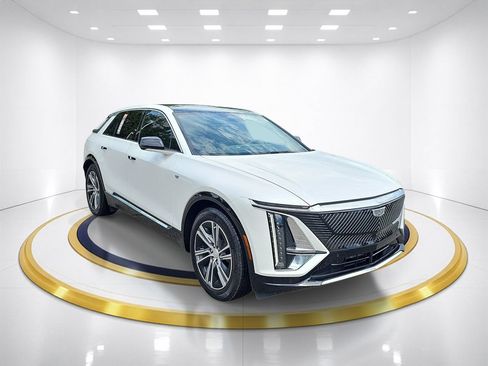 Certified 2024 Cadillac Lyriq Luxury w/ LPO, Floor Liner Package RWD image 3
