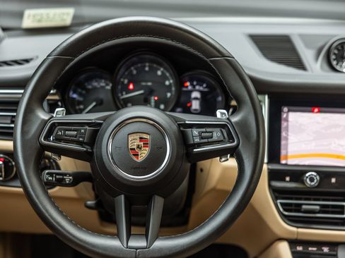 Certified 2024 Porsche Macan AWD/4WD image 13