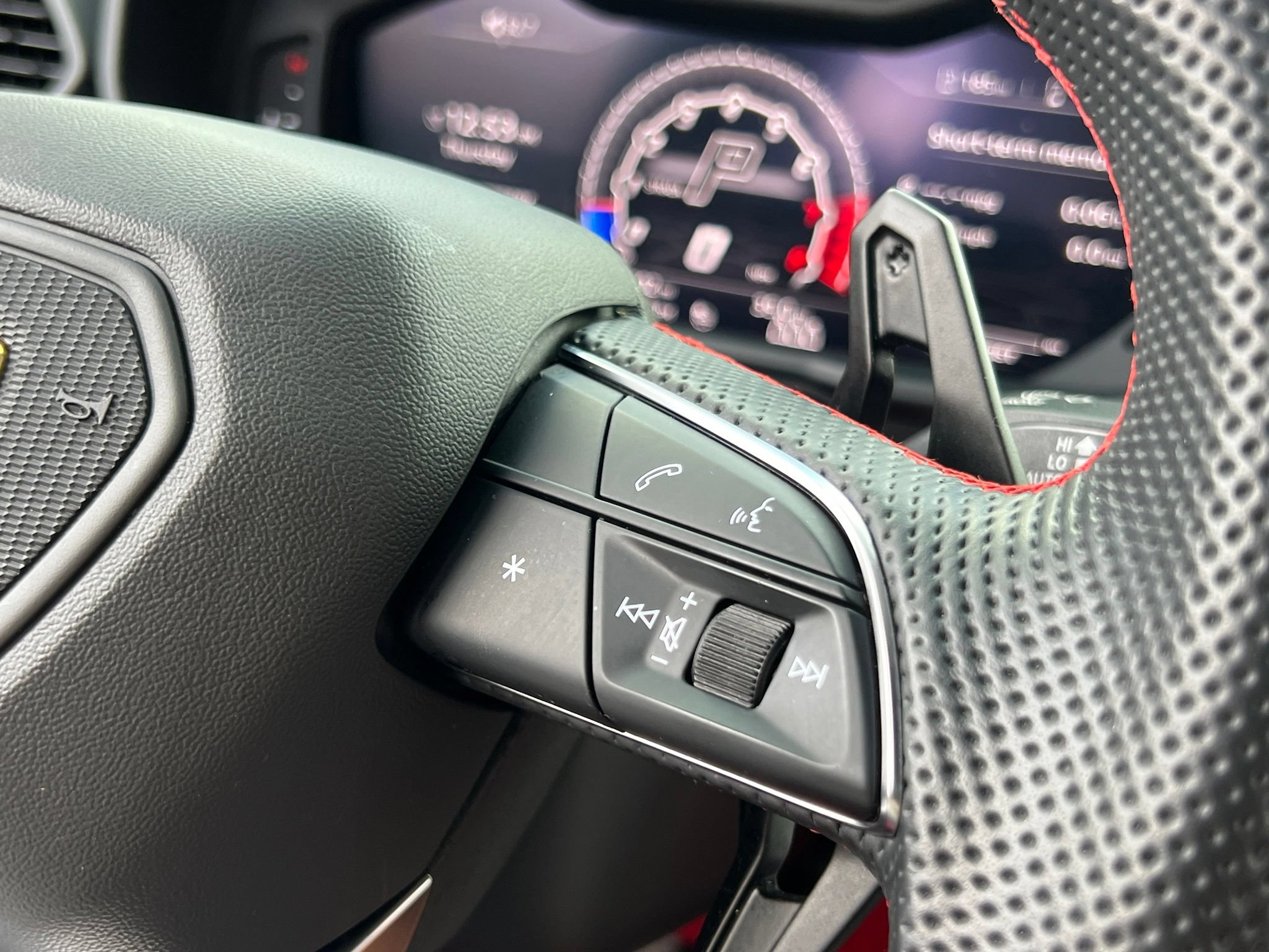 Used 2020 Lamborghini Urus AWD/4WD image 28