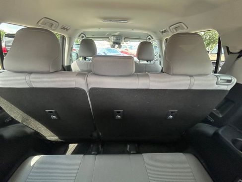 Used 2023 Toyota Highlander LE AWD/4WD image 15