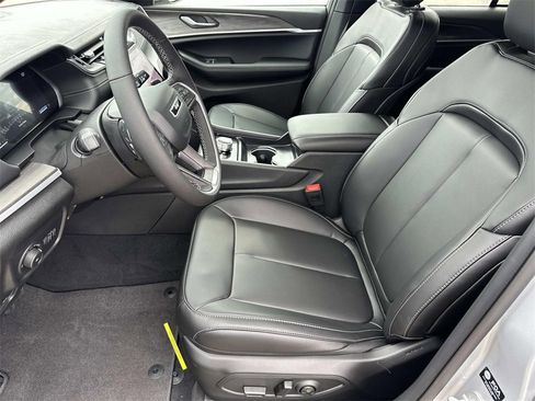 New 2025 Jeep Grand Cherokee Limited image 13