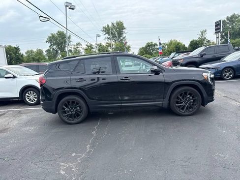 Used 2024 GMC Terrain SLT w/ Elevation Edition FWD image 4