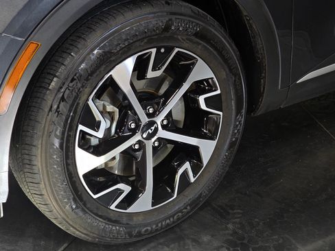 Used 2024 Kia Sportage EX image 12