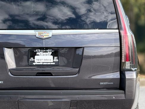 Used 2018 Cadillac Escalade Luxury image 16