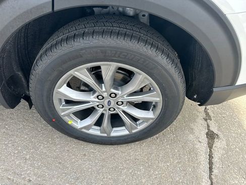 New 2024 Ford Explorer XLT w/ Equipment Group 202A AWD/4WD image 6