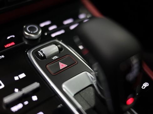 Used 2022 Porsche Cayenne Turbo image 18