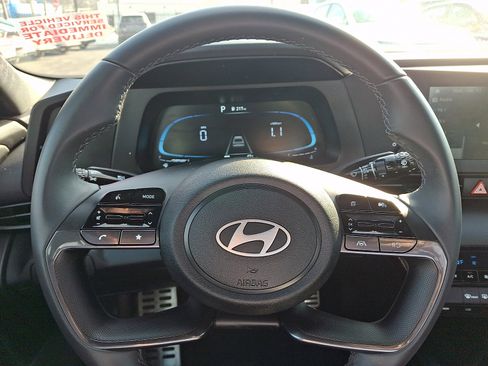 Certified 2025 Hyundai Elantra Sport image 18