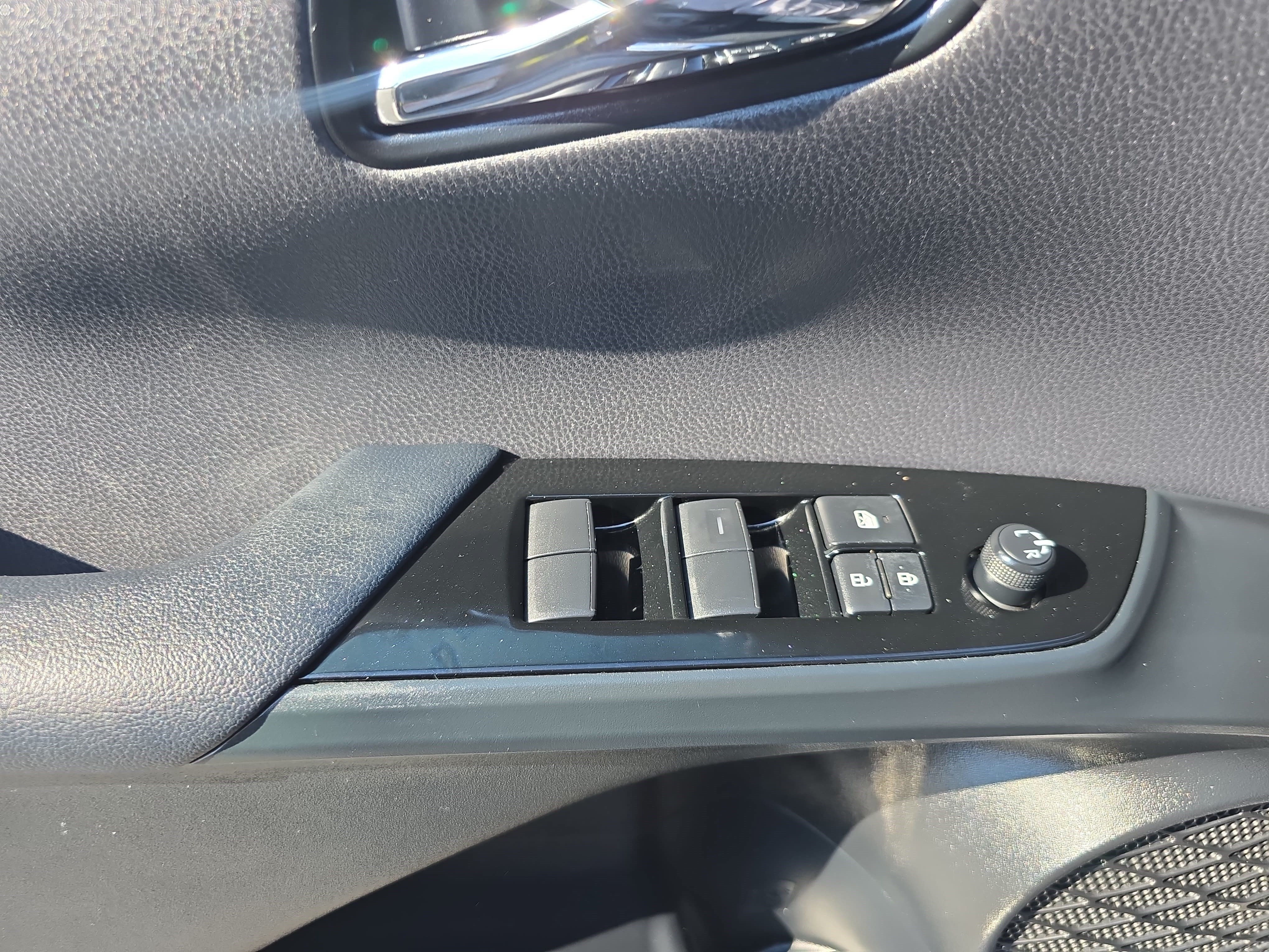 Used 2022 Toyota Prius FWD image 27