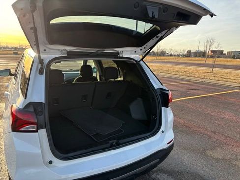 Used 2024 Chevrolet Equinox LT image 33