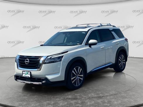 Used 2022 Nissan Pathfinder Platinum w/ Cargo Package AWD/4WD image 3