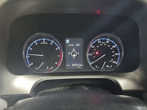 Used 2017 Toyota RAV4 Limited image 19