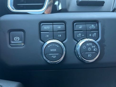 Certified 2026 GMC Sierra 3500 Denali w/ Denali Reserve Package AWD/4WD image 40