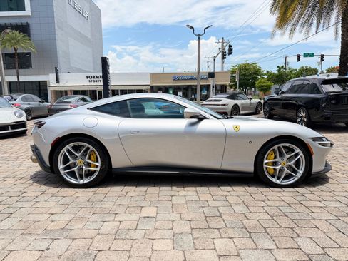 Used 2022 Ferrari Roma RWD image 7