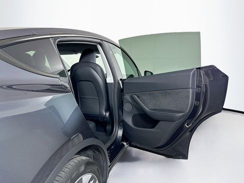 Used 2024 Tesla Model Y Long Range image 29