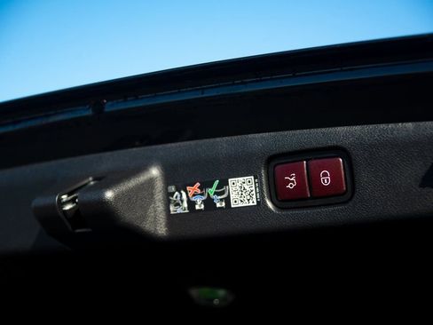 Certified 2025 Mercedes-Benz E 350 4MATIC Sedan image 18