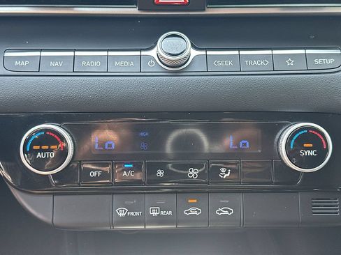 Used 2024 Hyundai Elantra SEL FWD image 29