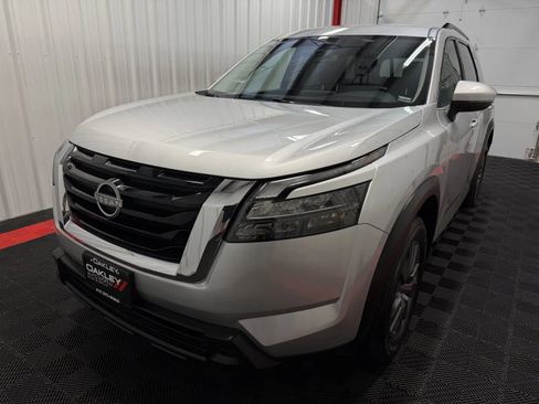 Used 2025 Nissan Pathfinder SV FWD image 10
