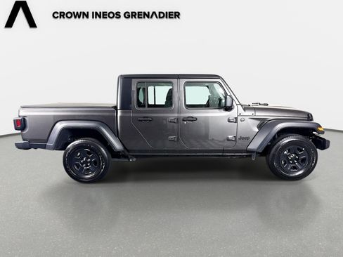 Used 2024 Jeep Gladiator Sport AWD/4WD image 4