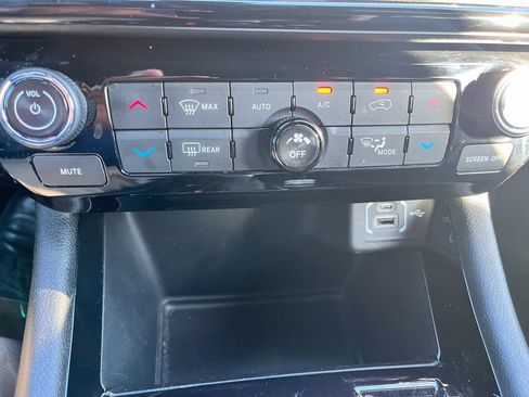 Used 2024 Jeep Compass Trailhawk w/ Trailhawk Convenience Group image 52