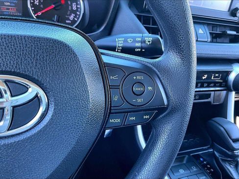 Used 2019 Toyota RAV4 LE image 19