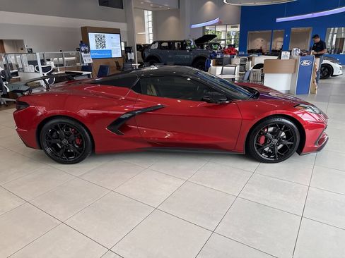Used 2022 Chevrolet Corvette Stingray Premium Conv w/ Z51 Performance Package RWD image 8