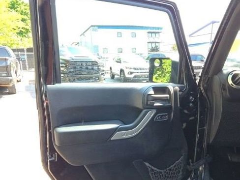 Used 2015 Jeep Wrangler Unlimited Sahara w/ Max Tow Package AWD/4WD image 12