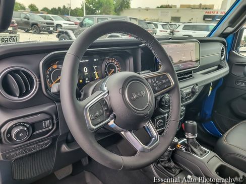 New 2026 Jeep Wrangler Unlimited Sahara AWD/4WD image 15