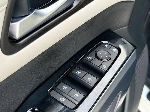 Used 2022 Nissan Pathfinder SL image 18