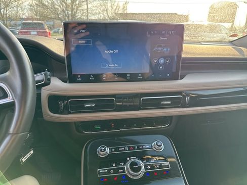 Used 2023 Lincoln Nautilus Reserve image 12