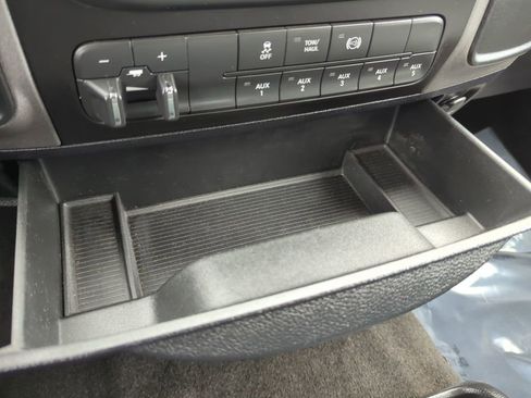 Used 2016 RAM 2500 Tradesman w/ Chrome Appearance Group image 12