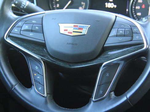 Used 2021 Cadillac XT5 Premium Luxury image 12