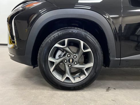 Used 2024 Chevrolet Trax LT FWD image 30