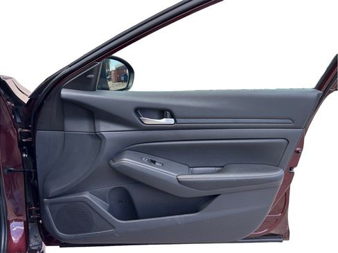 Used 2024 Nissan Altima 2.5 SV w/ SV Premium Package FWD image 42
