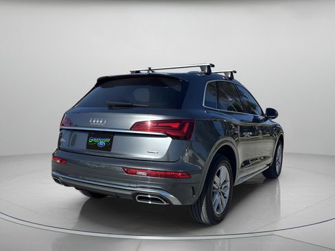 Used 2022 Audi Q5 2.0T Premium w/ Convenience Package image 3
