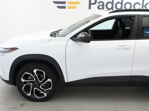 Used 2024 Chevrolet Trax RS w/ Driver Confidence Package FWD image 2