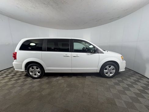 Used 2018 Dodge Grand Caravan SE image 6