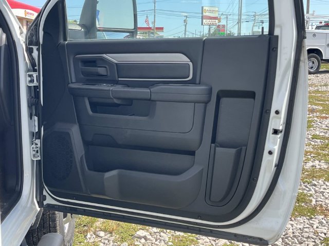 New 2024 RAM 3500 Tradesman AWD/4WD image 17