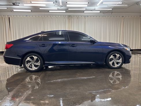 Used 2018 Honda Accord EX image 5