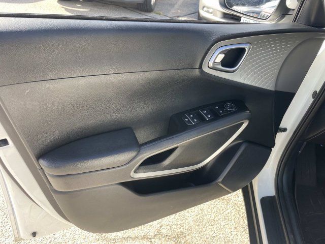 Used 2022 Kia Soul LX FWD image 20