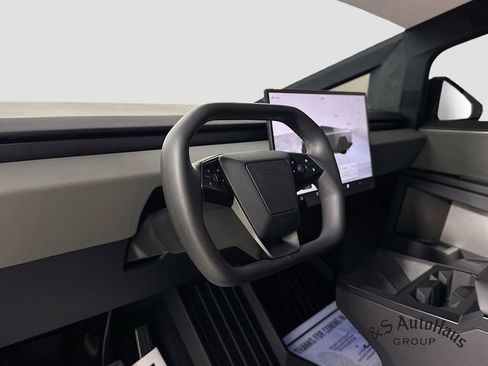 Used 2024 Tesla Cybertruck AWD Crew Cab image 9